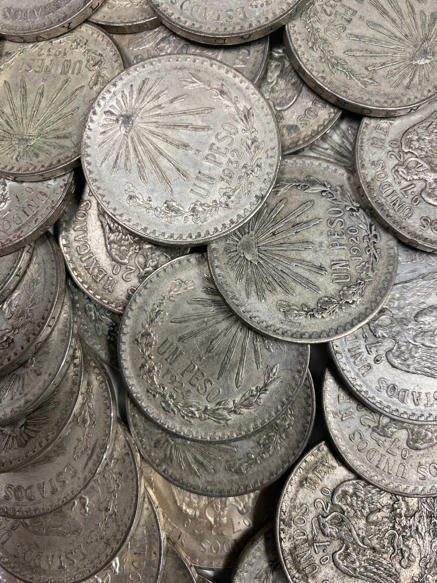 Mexican Un Peso Cap & Rays - .720 Silver - Collectors Quality Circulated